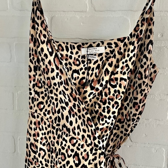 NWOT Bershka Printed Flowy Mini Dress Wrap Leopard Ruffle Size S - Picture 15 of 16
